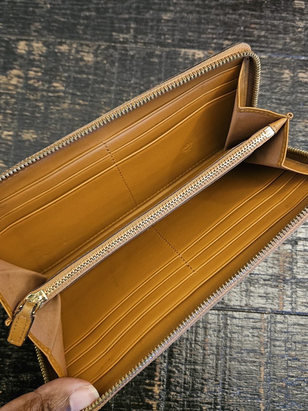MCM Long Classic Zippy Wallet - Picture 4 of 7